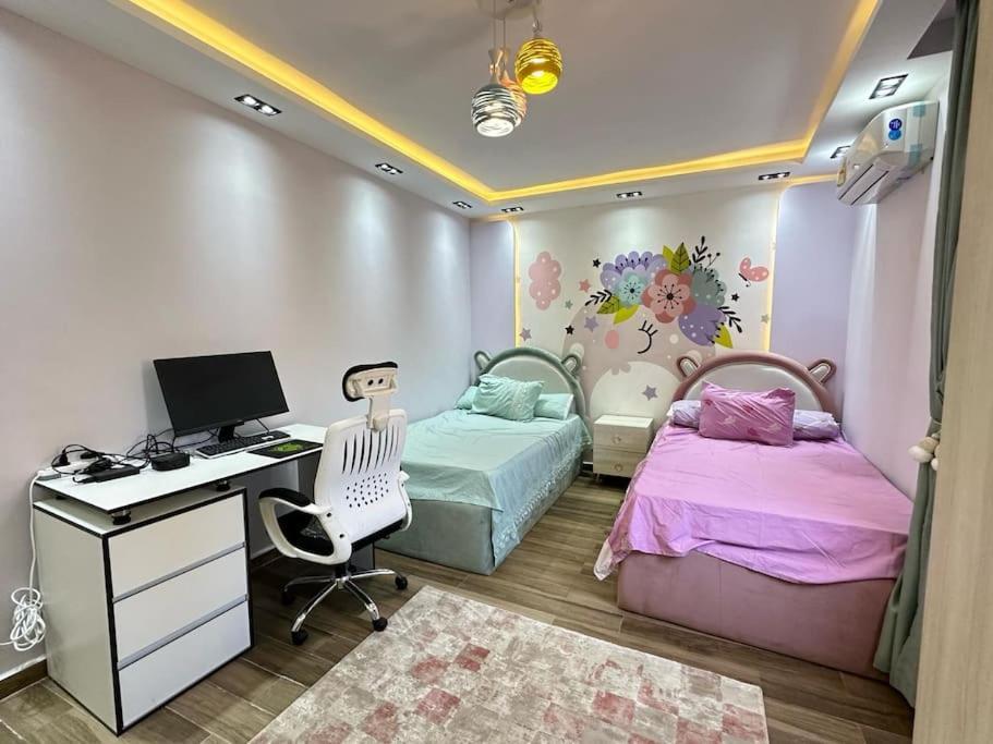 New In Pyramids Gardens Area Of