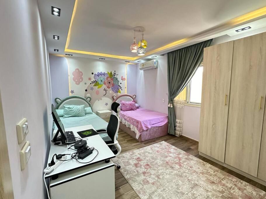 Apartment New In Pyramids Gardens Area Of