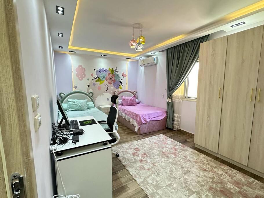 New In Pyramids Gardens Area Of Cairo